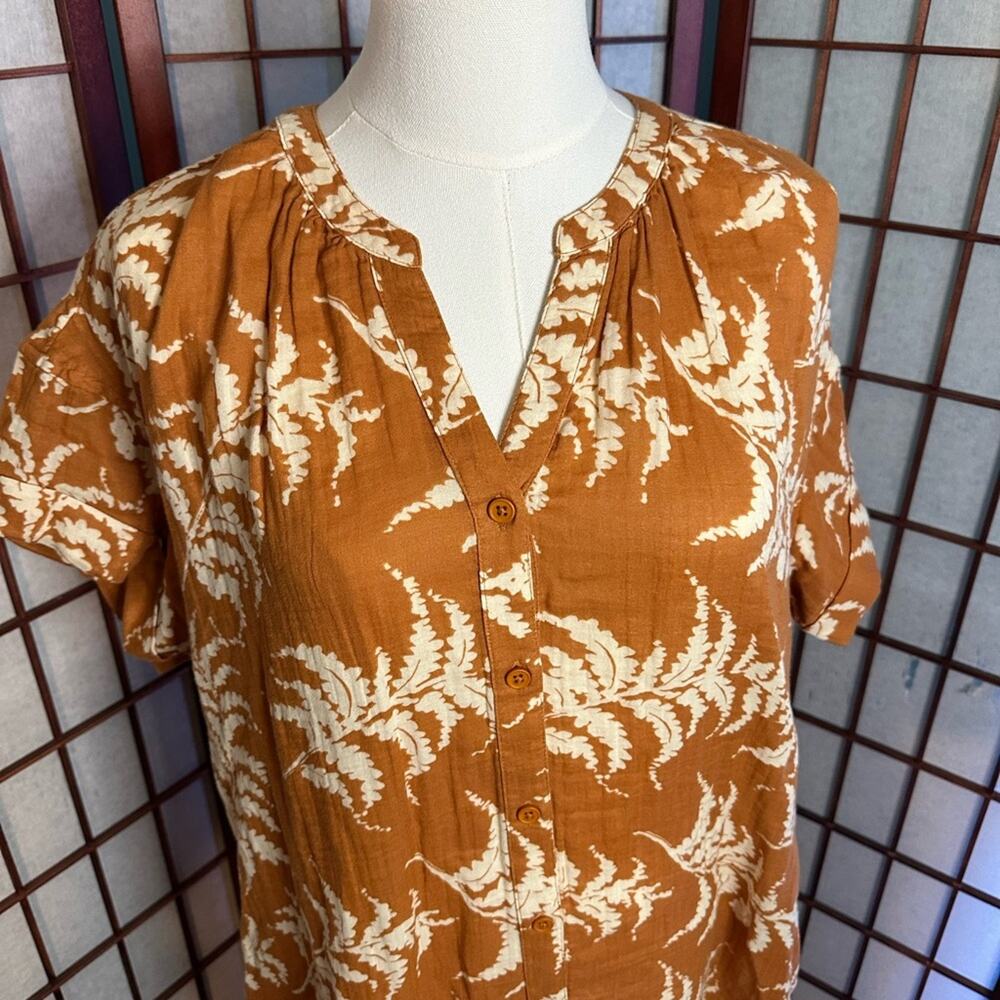 Wonderly Women’s Rust Leaf Print Button Down dress.